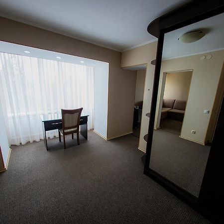 Hotel Edem Karagandy Esterno foto
