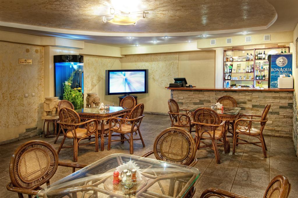 Hotel Edem Karagandy Esterno foto