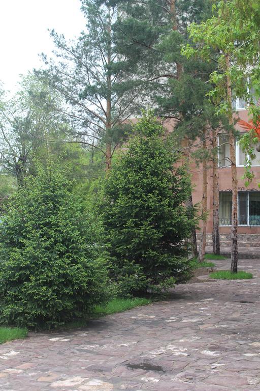 Hotel Edem Karagandy Esterno foto