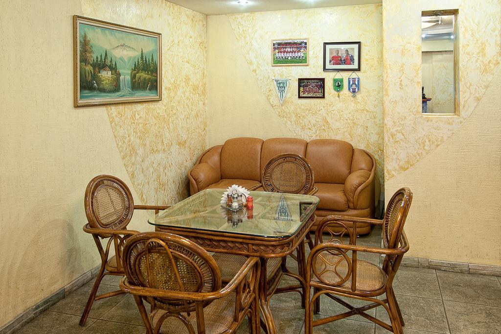 Hotel Edem Karagandy Esterno foto