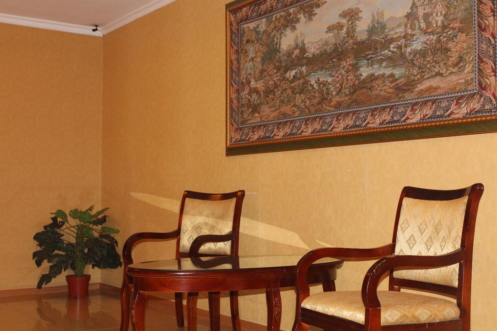 Hotel Edem Karagandy Esterno foto