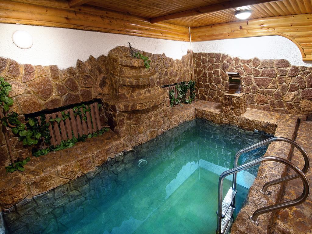 Hotel Edem Karagandy Esterno foto