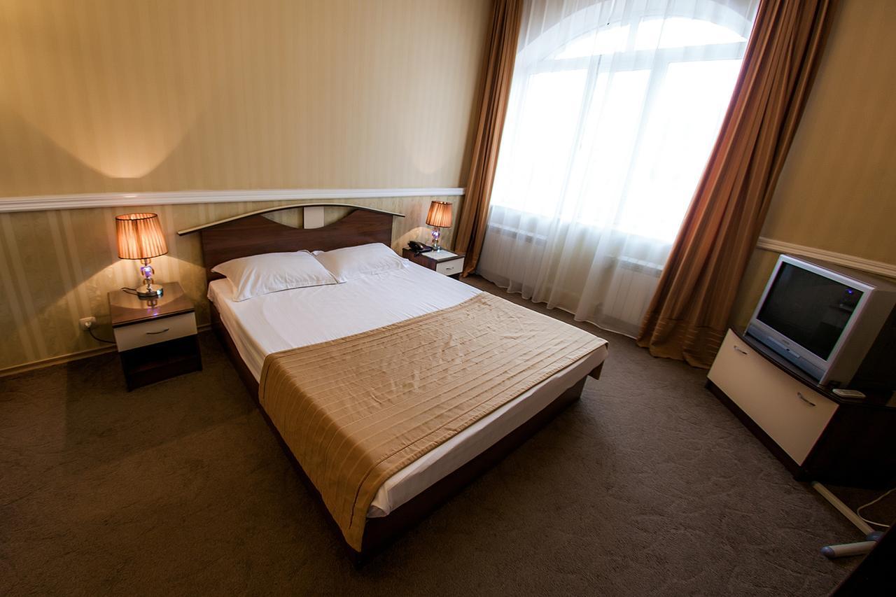 Hotel Edem Karagandy Esterno foto