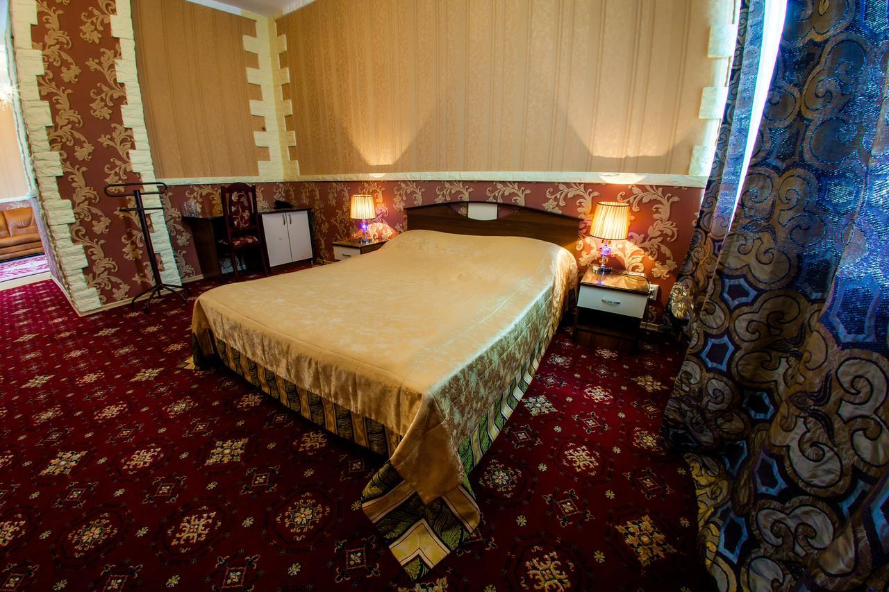 Hotel Edem Karagandy Esterno foto