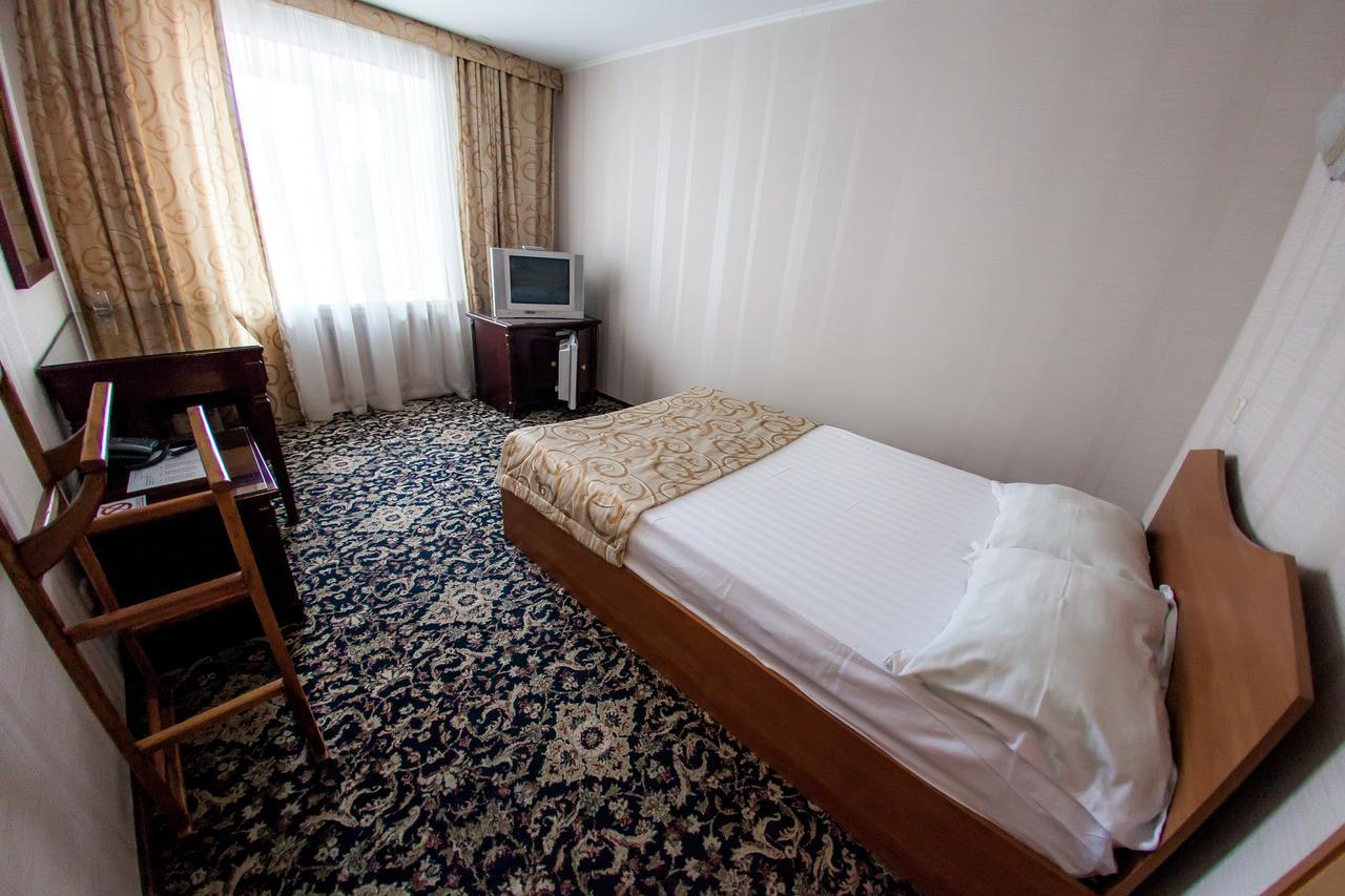 Hotel Edem Karagandy Esterno foto
