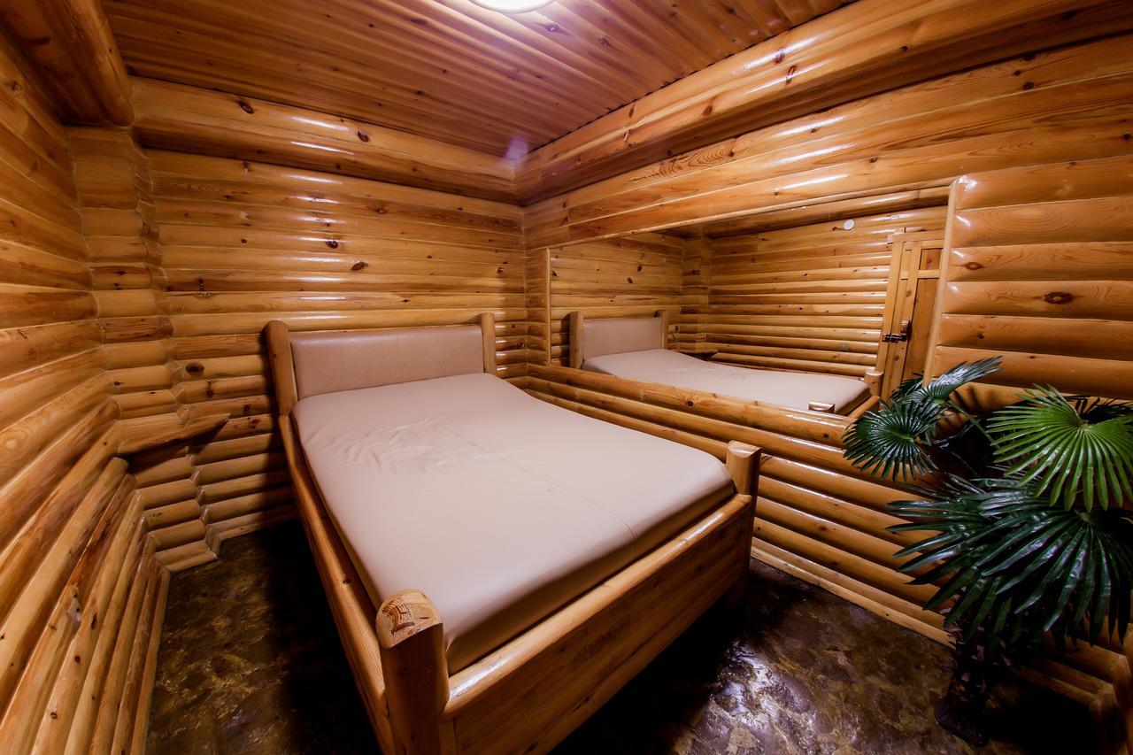Hotel Edem Karagandy Esterno foto