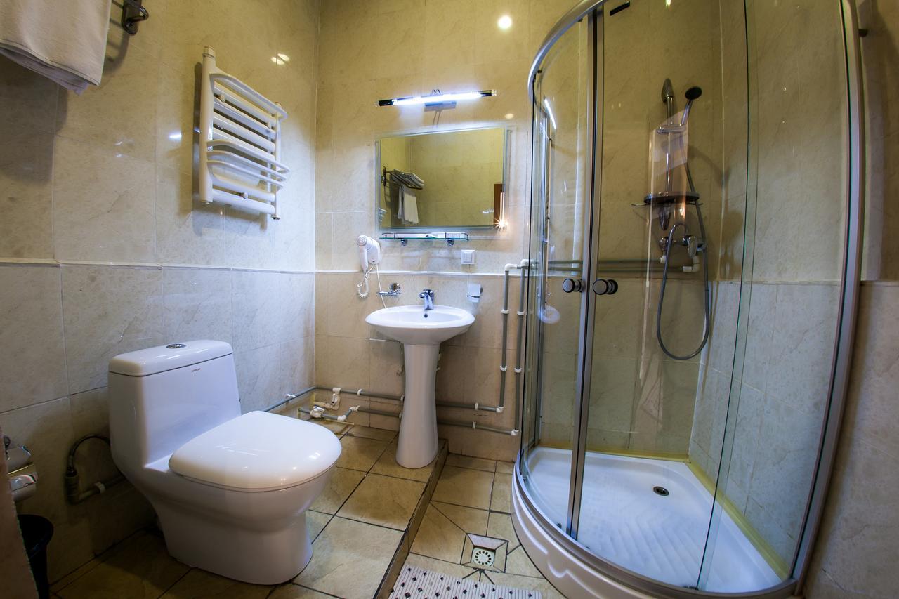 Hotel Edem Karagandy Esterno foto