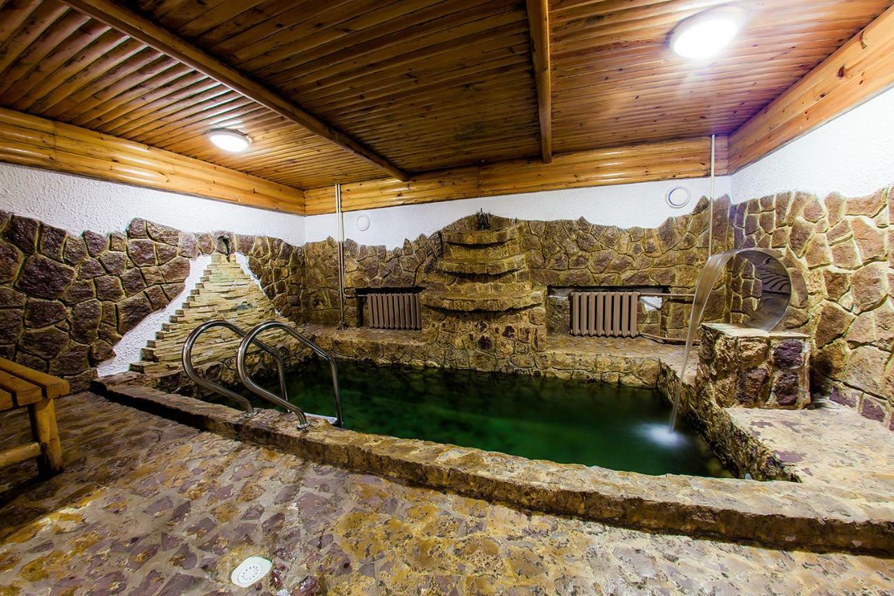 Hotel Edem Karagandy Esterno foto
