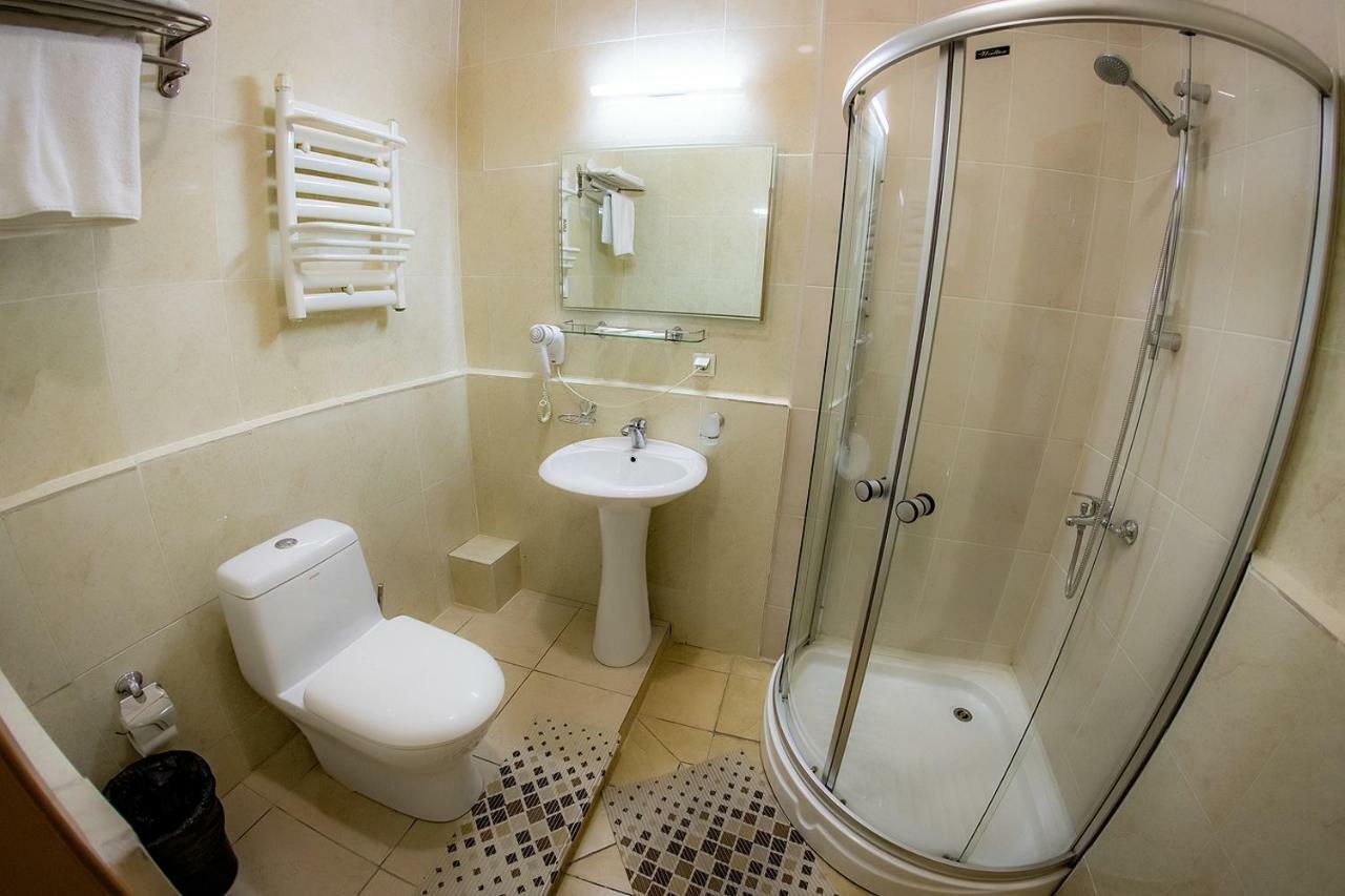 Hotel Edem Karagandy Esterno foto