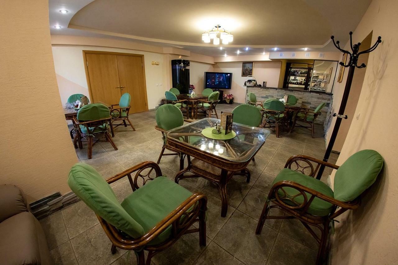 Hotel Edem Karagandy Esterno foto