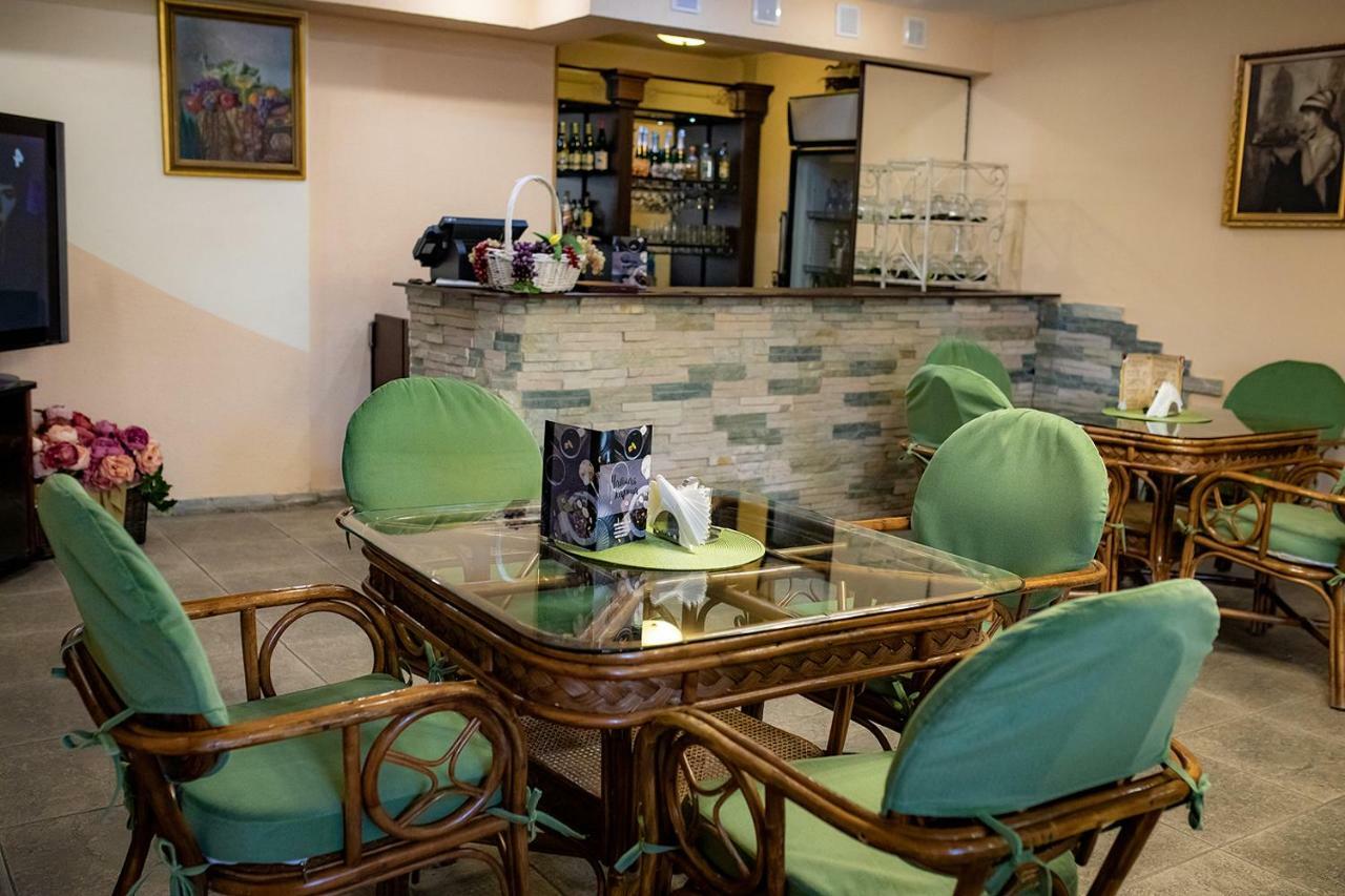 Hotel Edem Karagandy Esterno foto