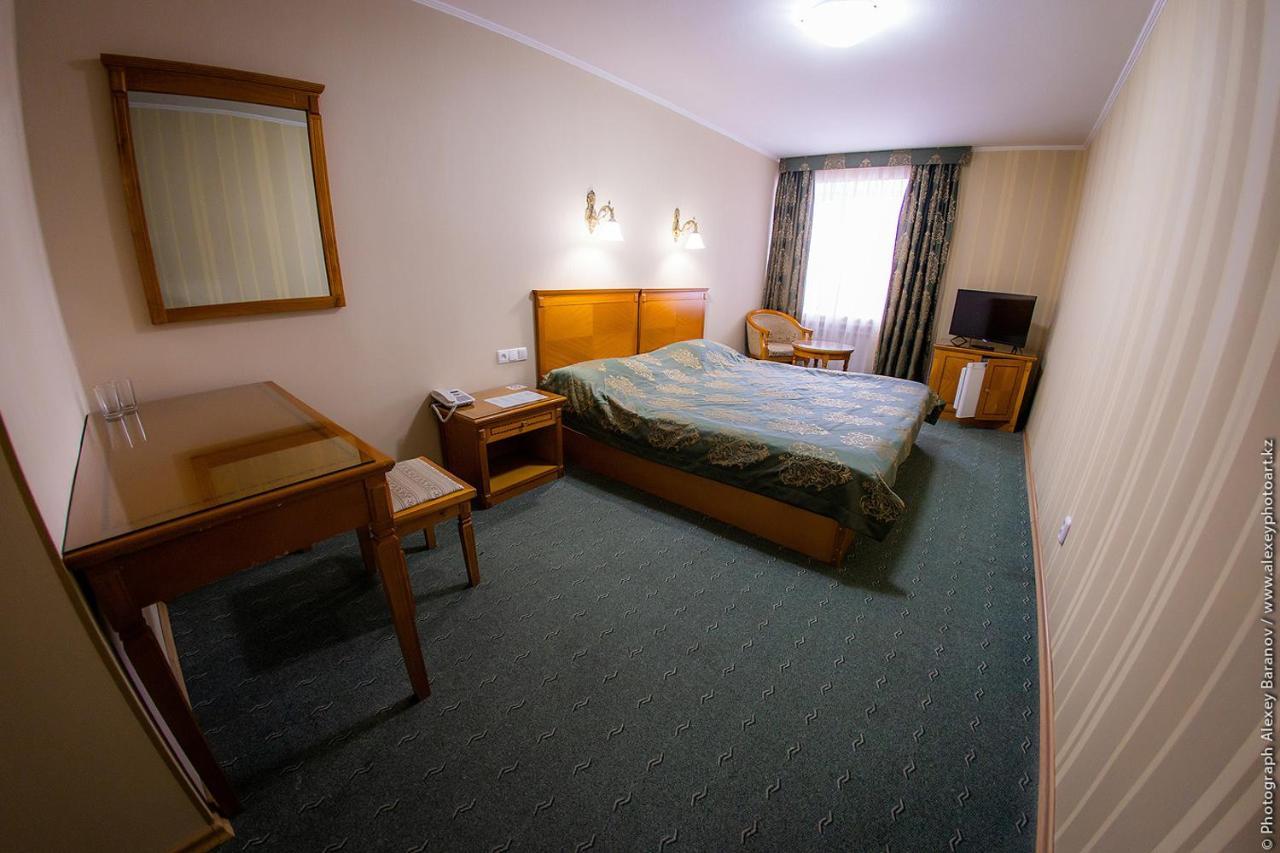 Hotel Edem Karagandy Esterno foto