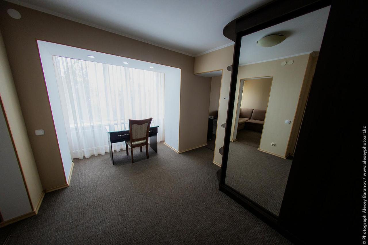Hotel Edem Karagandy Esterno foto