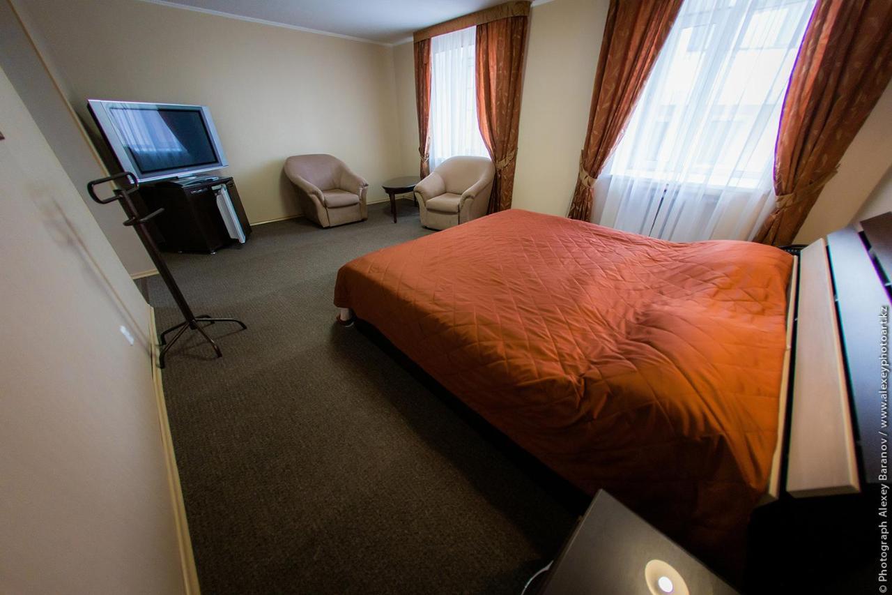 Hotel Edem Karagandy Esterno foto